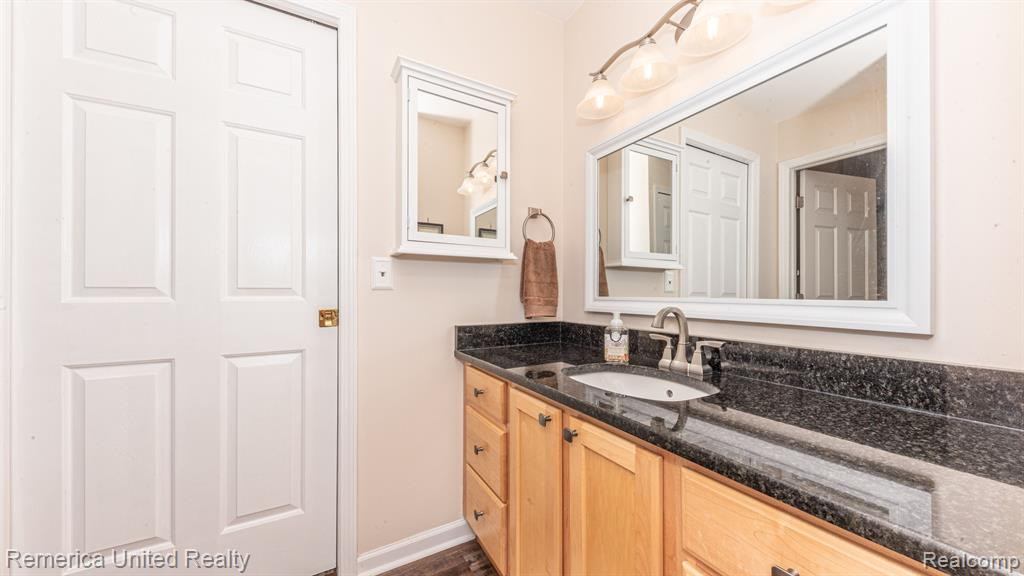 61010 EVERGREEN Court, South Lyon, MI 48178 — Photo 33