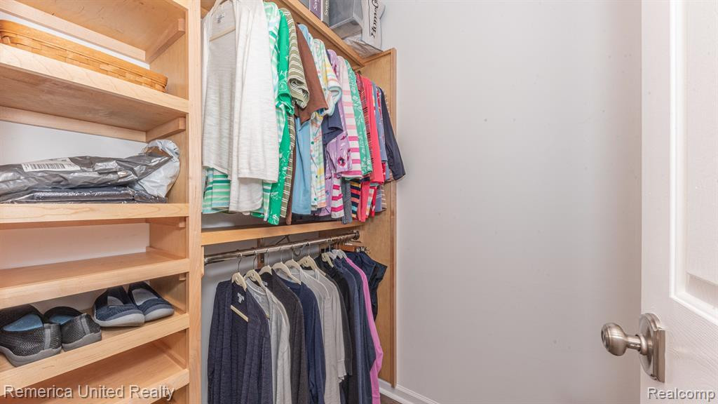 61010 EVERGREEN Court, South Lyon, MI 48178 — Photo 35