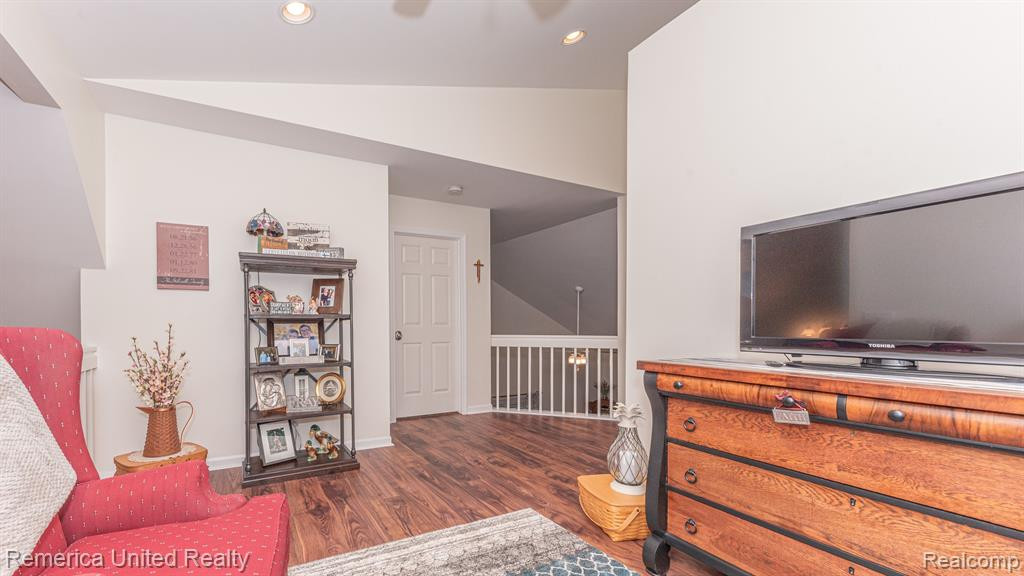 61010 EVERGREEN Court, South Lyon, MI 48178 — Photo 39
