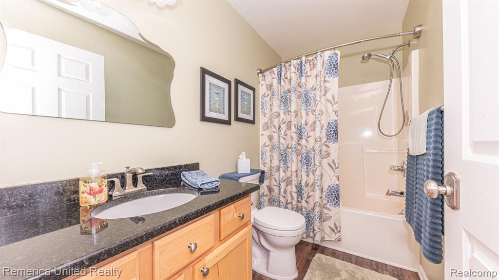 61010 EVERGREEN Court, South Lyon, MI 48178 — Photo 47