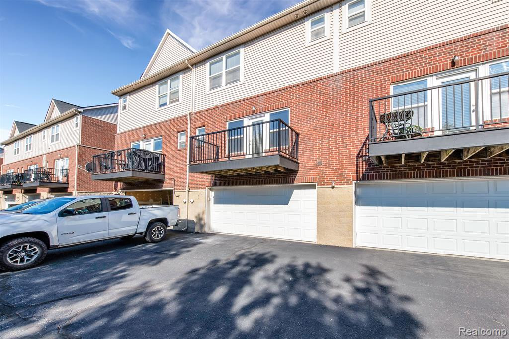 300 E Palmer St #27, Detroit, MI 48202 — Photo 25