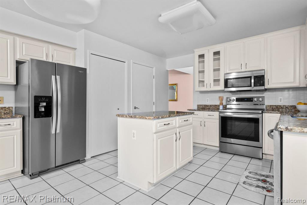 3231 KILBURN PARK Circle, Ann Arbor, MI 48105 — Photo 17