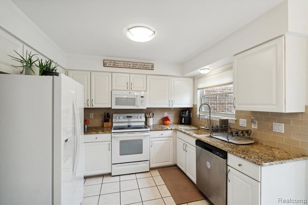 2194 Lone Wolf Lane, Canton, MI 48188 — Photo 17