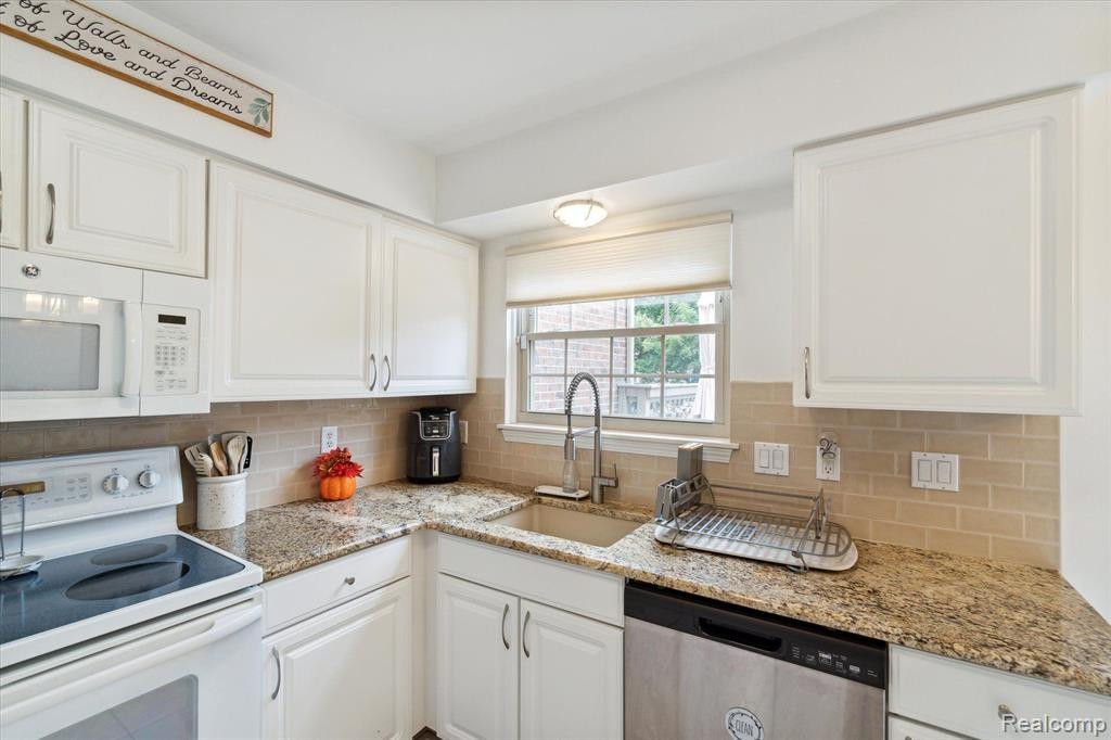 2194 Lone Wolf Lane, Canton, MI 48188 — Photo 18