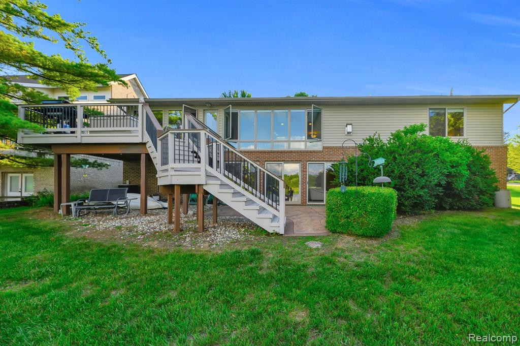 8200 PINE RANCH Drive, Brighton, MI 48114 — Photo 3