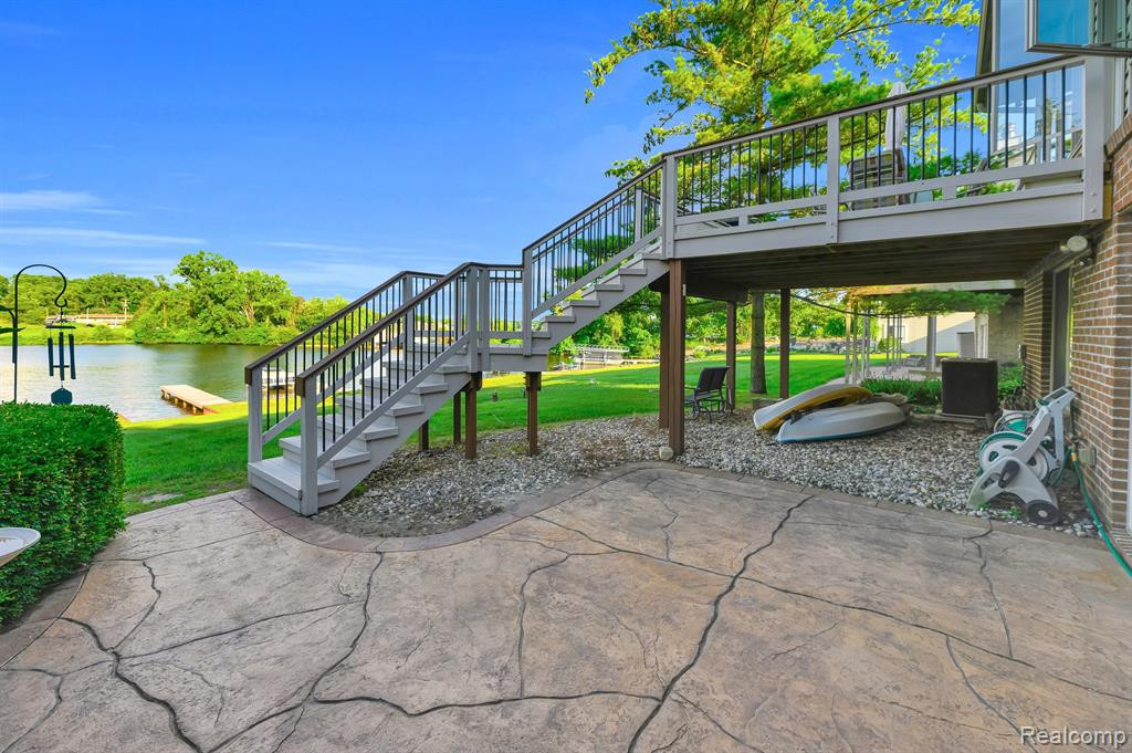 8200 PINE RANCH Drive, Brighton, MI 48114 — Photo 4
