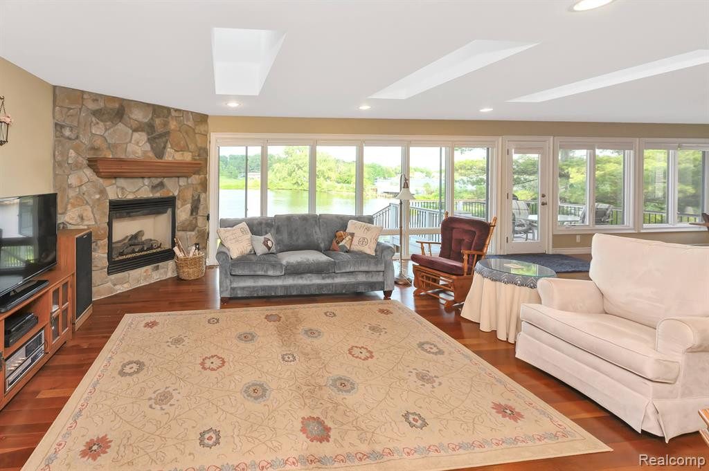8200 PINE RANCH Drive, Brighton, MI 48114 — Photo 12