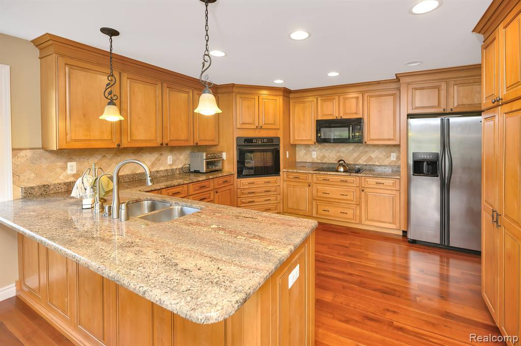 8200 PINE RANCH Drive, Brighton, MI 48114 — Photo 15