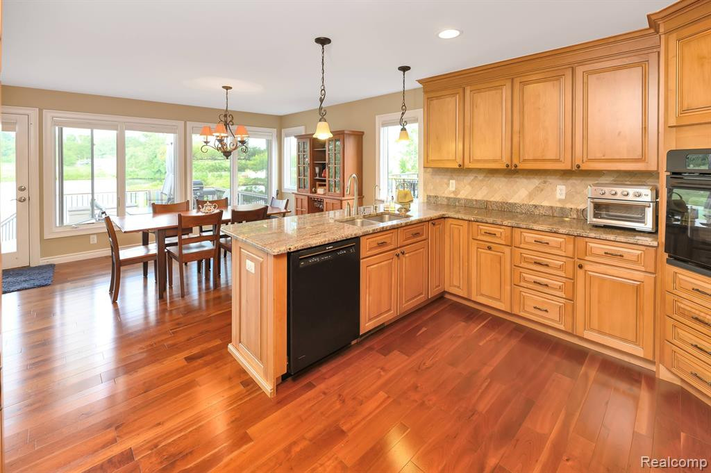 8200 PINE RANCH Drive, Brighton, MI 48114 — Photo 18