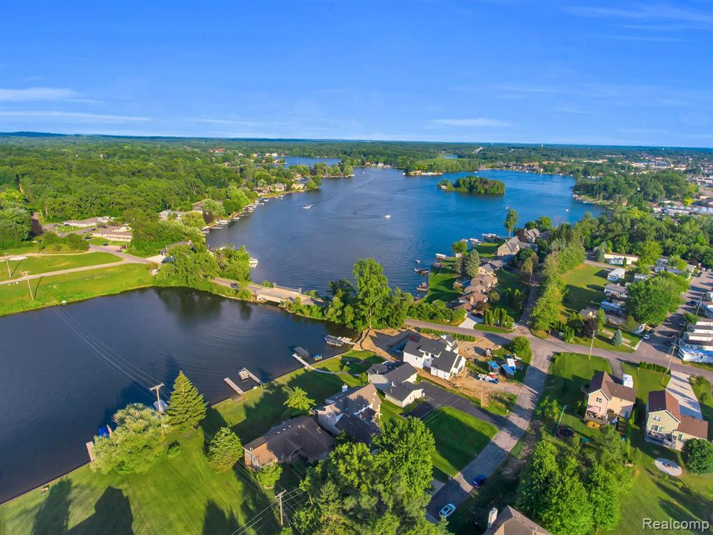 8200 PINE RANCH Drive, Brighton, MI 48114 — Photo 48