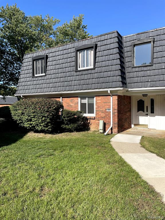 1828 COLONIAL VILLAGE Way, 1, Waterford, MI 48328 — front exterior