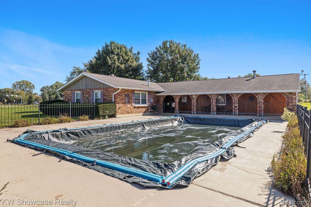 2651 KINGSTOWNE Drive, Walled Lake, MI 48390 — Photo 5