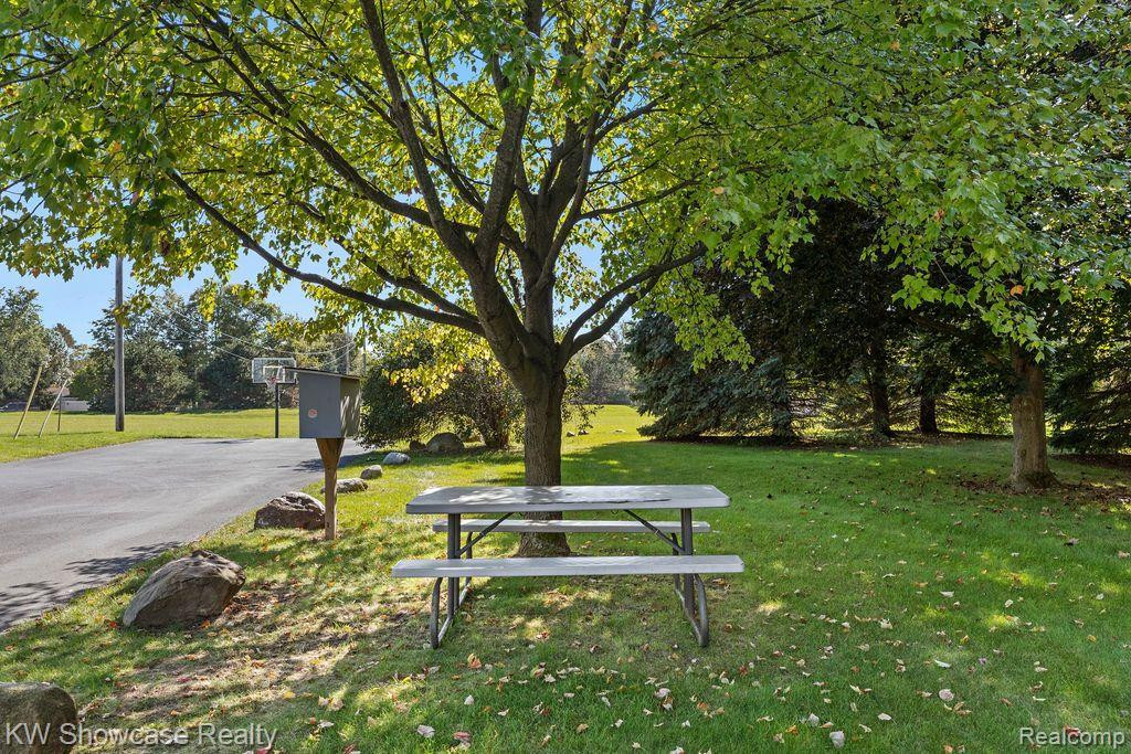 2651 KINGSTOWNE Drive, Walled Lake, MI 48390 — Photo 6