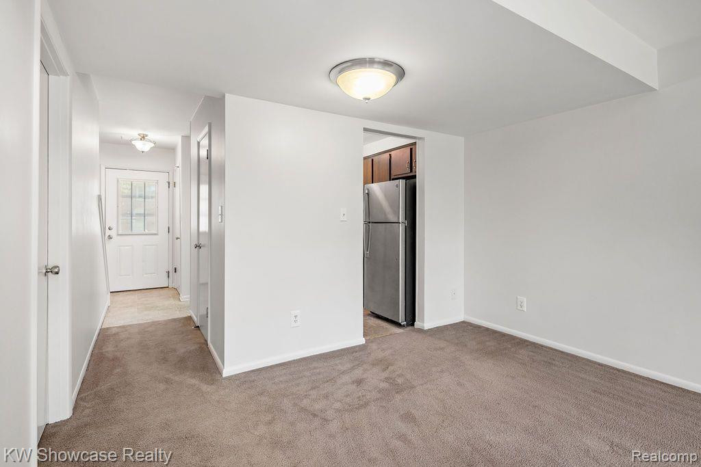 2651 KINGSTOWNE Drive, Walled Lake, MI 48390 — Photo 17