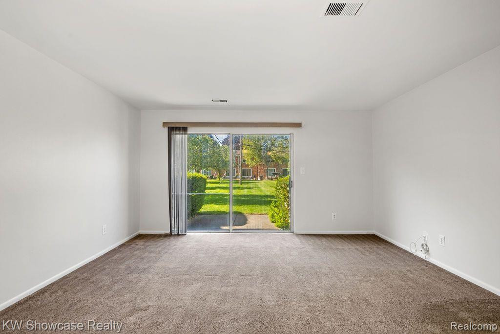 2651 KINGSTOWNE Drive, Walled Lake, MI 48390 — Photo 20