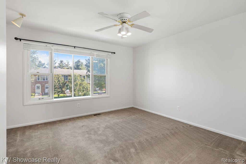 2651 KINGSTOWNE Drive, Walled Lake, MI 48390 — Photo 21