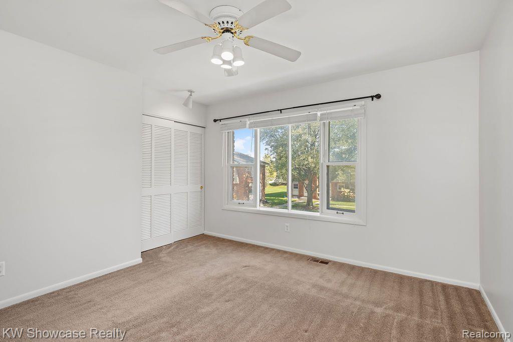 2651 KINGSTOWNE Drive, Walled Lake, MI 48390 — Photo 22