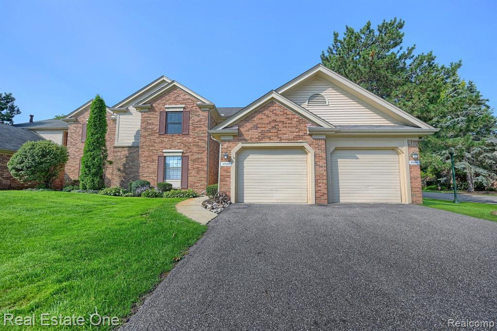 37029 Ridgedale Court, 88, Farmington Hills, MI 48331 — Photo 2