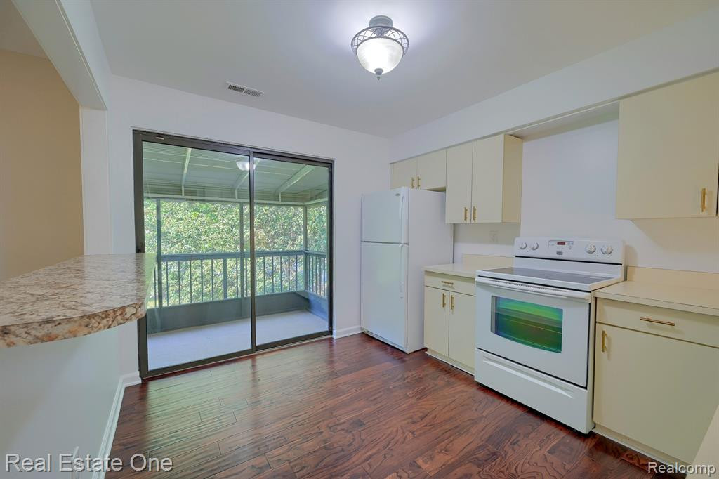 37029 Ridgedale Court, 88, Farmington Hills, MI 48331 — Photo 11