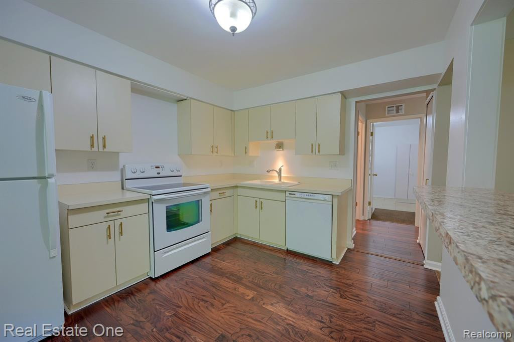 37029 Ridgedale Court, 88, Farmington Hills, MI 48331 — Photo 12