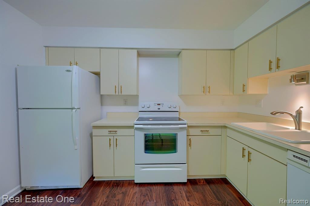 37029 Ridgedale Court, 88, Farmington Hills, MI 48331 — Photo 13