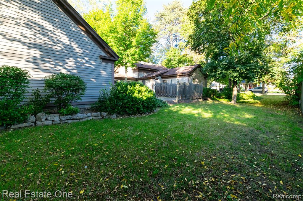 54 BUFFALO Street, Clarkston, MI — Photo 8