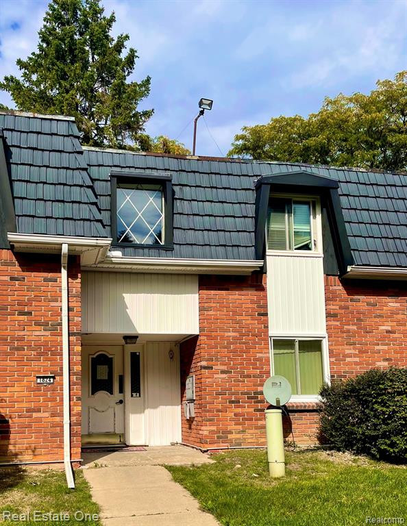 1824 COLONIAL VILLAGE Way, 3, Waterford, MI 48328 — front exterior