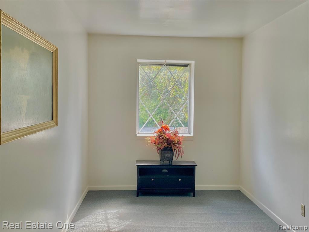 1824 COLONIAL VILLAGE Way, 3, Waterford, MI 48328 — Photo 3