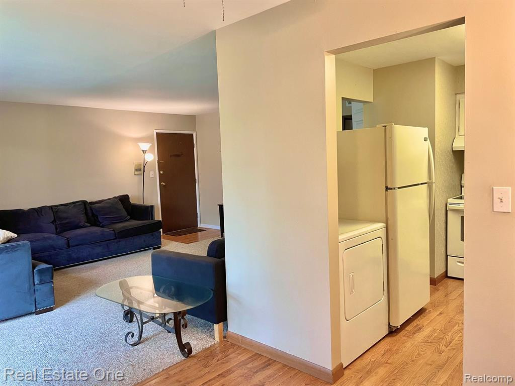 1824 COLONIAL VILLAGE Way, 3, Waterford, MI 48328 — Photo 11