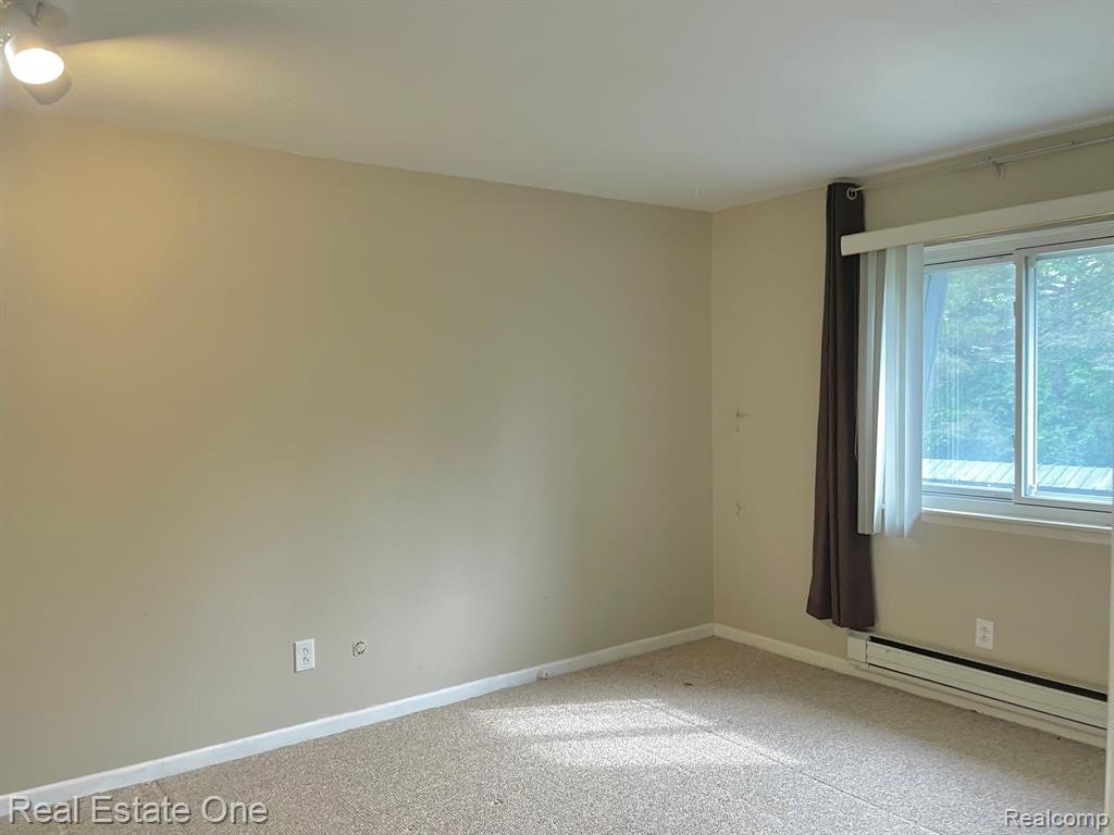 1824 COLONIAL VILLAGE Way, 3, Waterford, MI 48328 — Photo 24