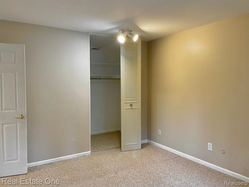 1824 COLONIAL VILLAGE Way, 3, Waterford, MI 48328 — Photo 25