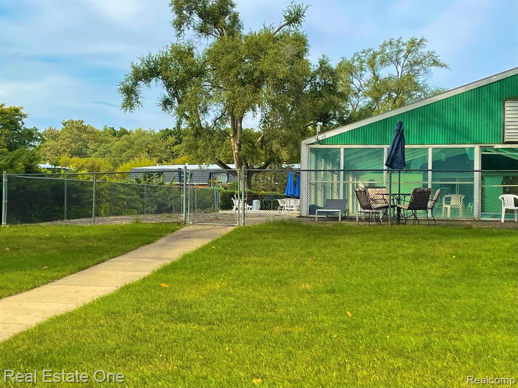 1824 COLONIAL VILLAGE Way, 3, Waterford, MI 48328 — Photo 30