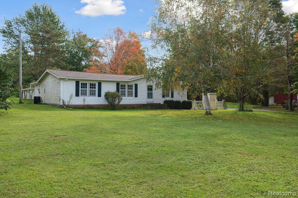 3418 N BLACKS CORNERS Road, Imlay City, MI 48444 — Photo 2