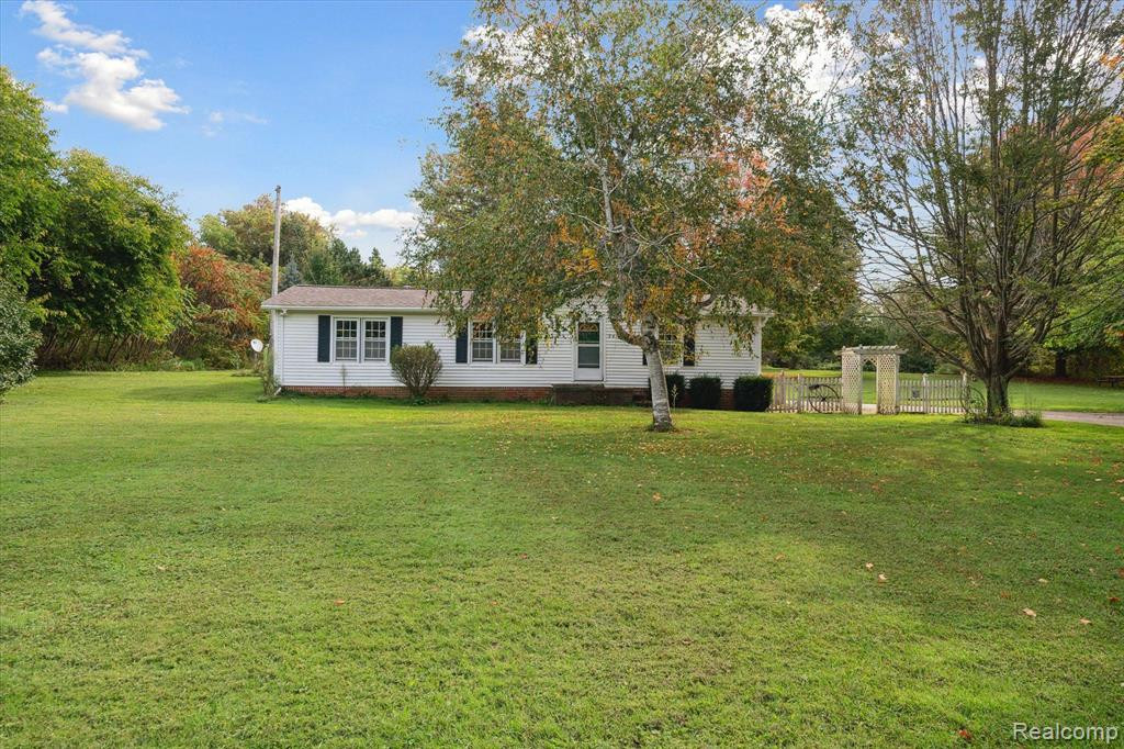 3418 N BLACKS CORNERS Road, Imlay City, MI 48444 — Photo 3