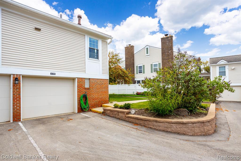 42109 PELLSTON Drive, Northville, MI 48167 — Photo 3