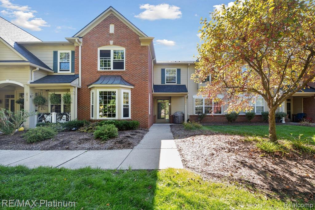 605 Abbington, Howell, MI 48843 — front exterior