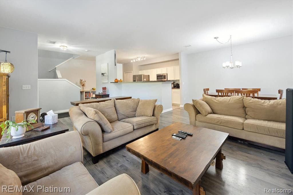 605 Abbington, Howell, MI 48843 — Photo 3