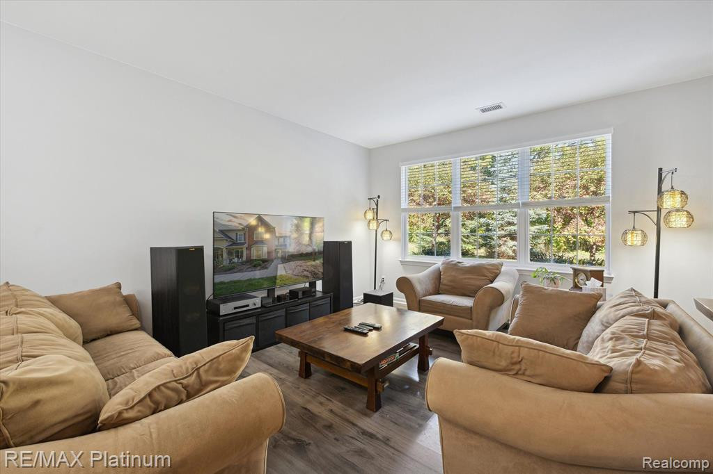 605 Abbington, Howell, MI 48843 — Photo 4