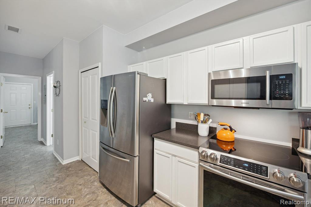 605 Abbington, Howell, MI 48843 — Photo 10