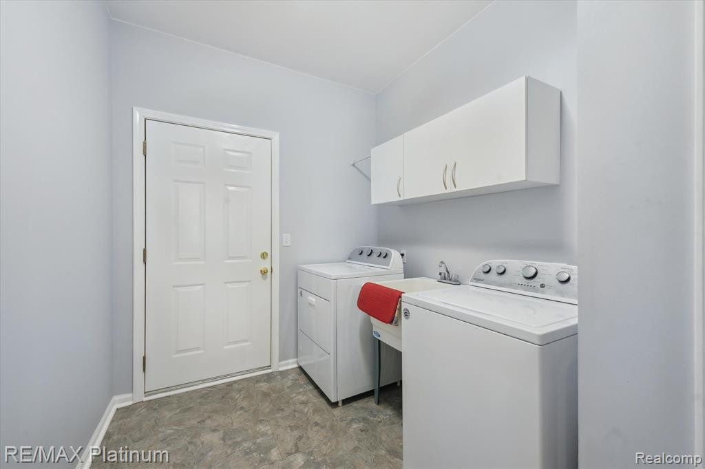 605 Abbington, Howell, MI 48843 — Photo 12