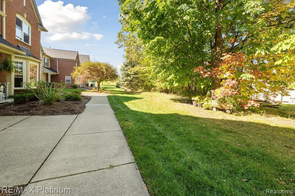 605 Abbington, Howell, MI 48843 — Photo 21
