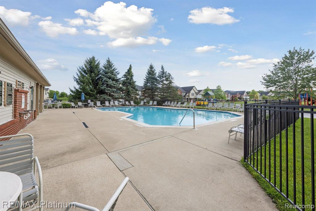 605 Abbington, Howell, MI 48843 — Photo 23