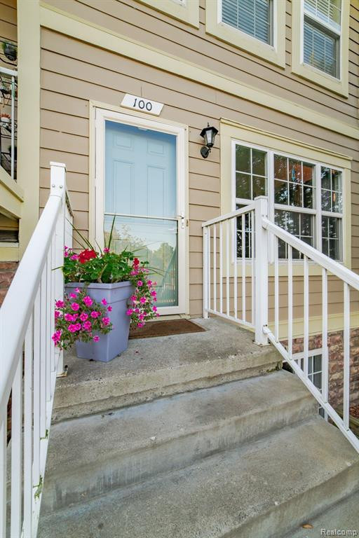 100 SABER Way, Lake Orion, MI 48362 — Photo 4
