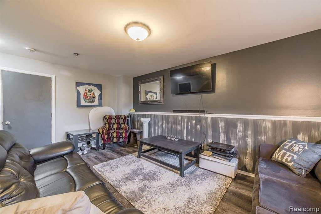 100 SABER Way, Lake Orion, MI 48362 — Photo 21