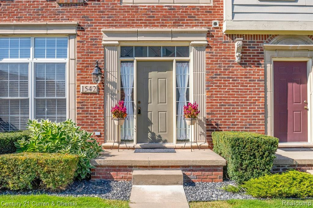 1542 E LAKEVIEW Lane, Canton, MI 48187 — Photo 2