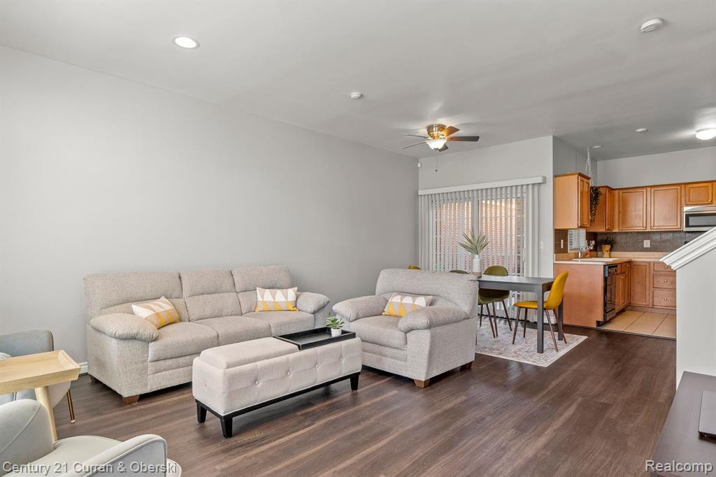 1542 E LAKEVIEW Lane, Canton, MI 48187 — Photo 5