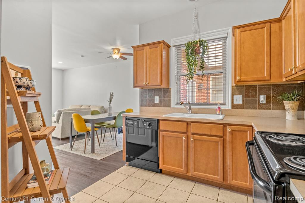 1542 E LAKEVIEW Lane, Canton, MI 48187 — Photo 13