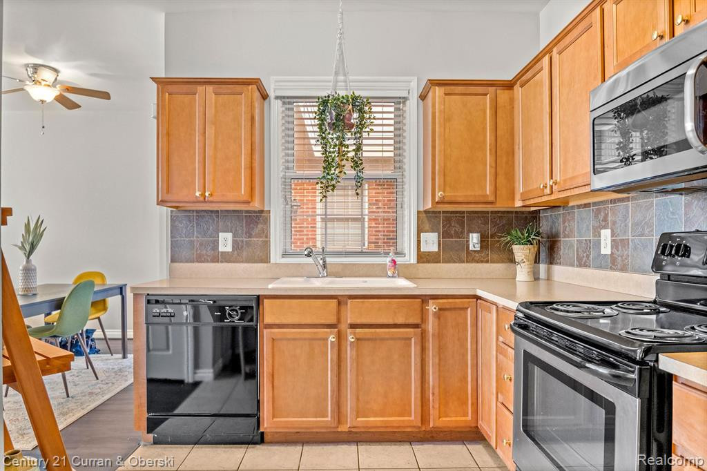1542 E LAKEVIEW Lane, Canton, MI 48187 — Photo 17