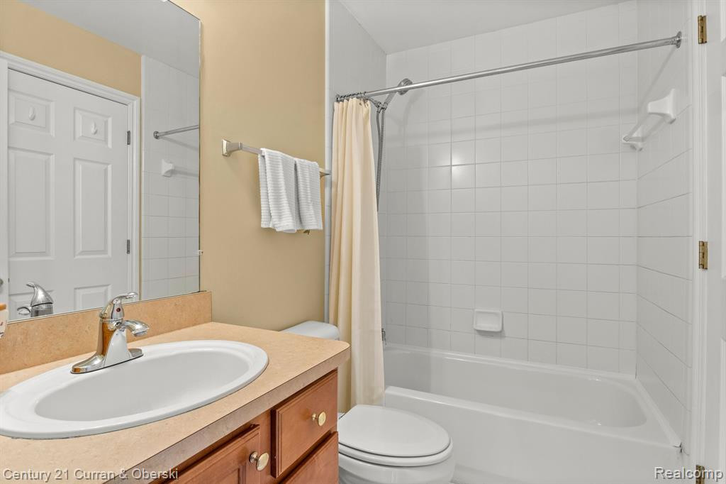 1542 E LAKEVIEW Lane, Canton, MI 48187 — Photo 27