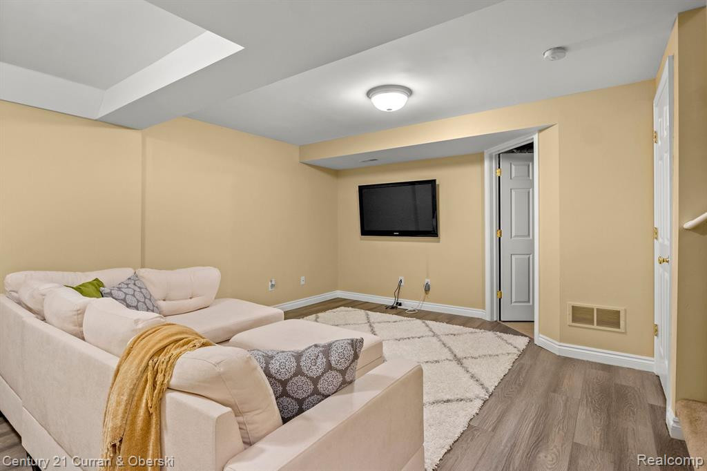 1542 E LAKEVIEW Lane, Canton, MI 48187 — Photo 30